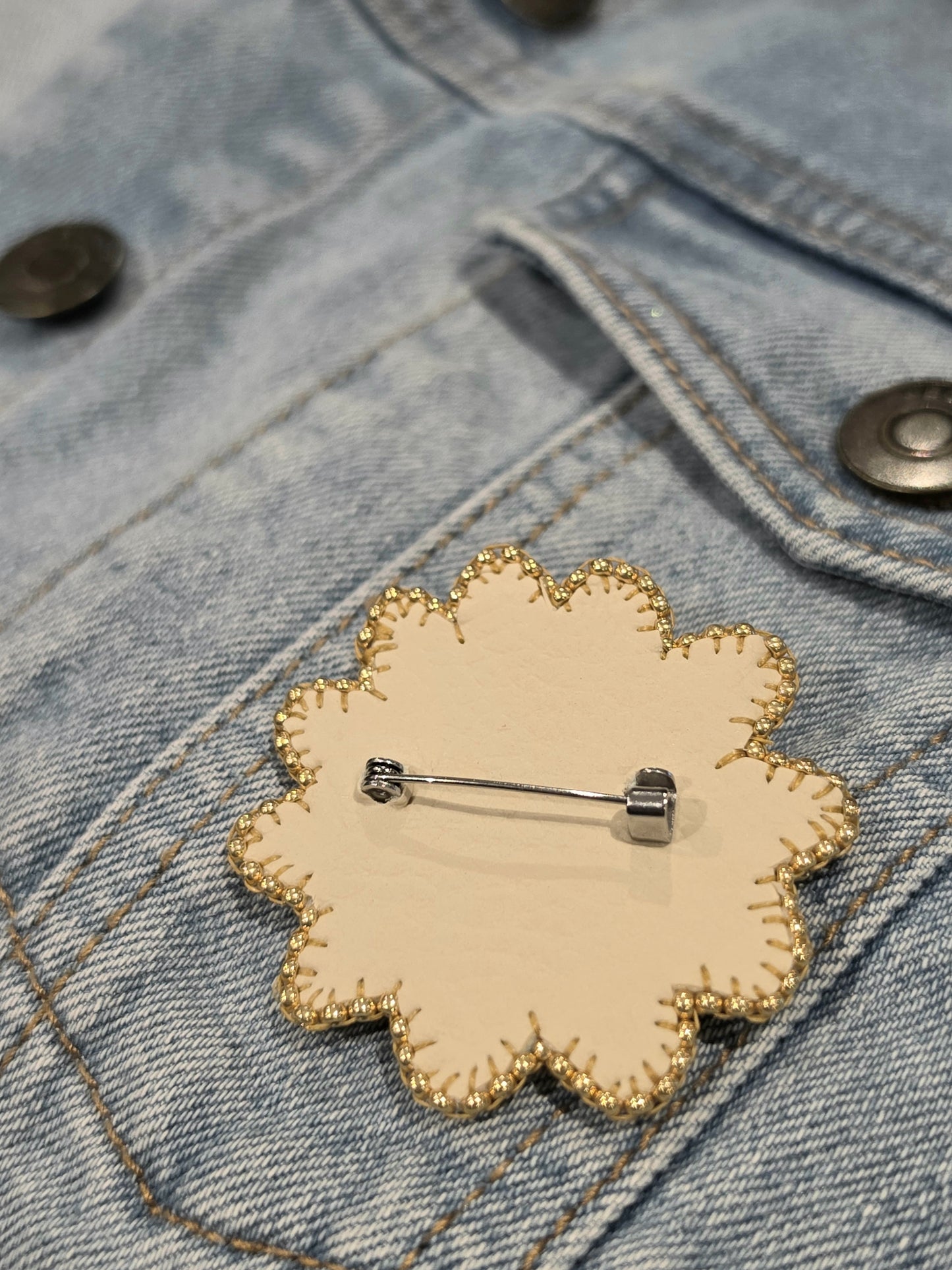 Broche Soleil d’or